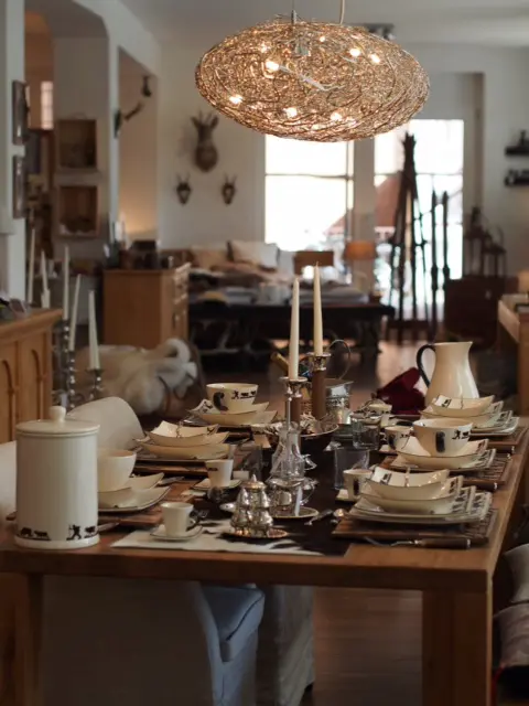 Edelwiis Interiors Esstisch