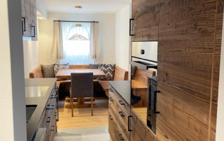 Edelwiis Interiors Holzküche