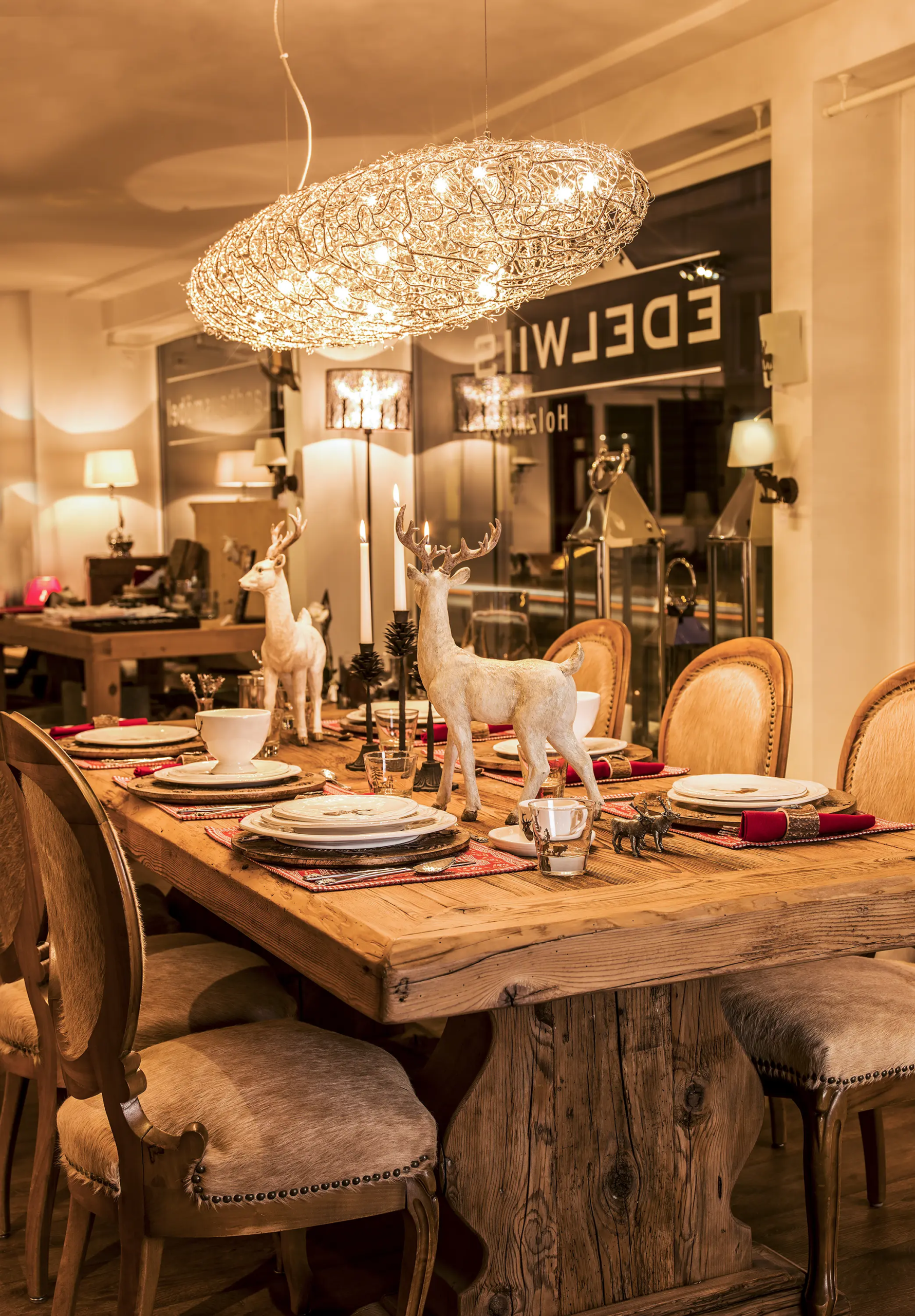 Edelwiis Interiors Esstisch Austellung