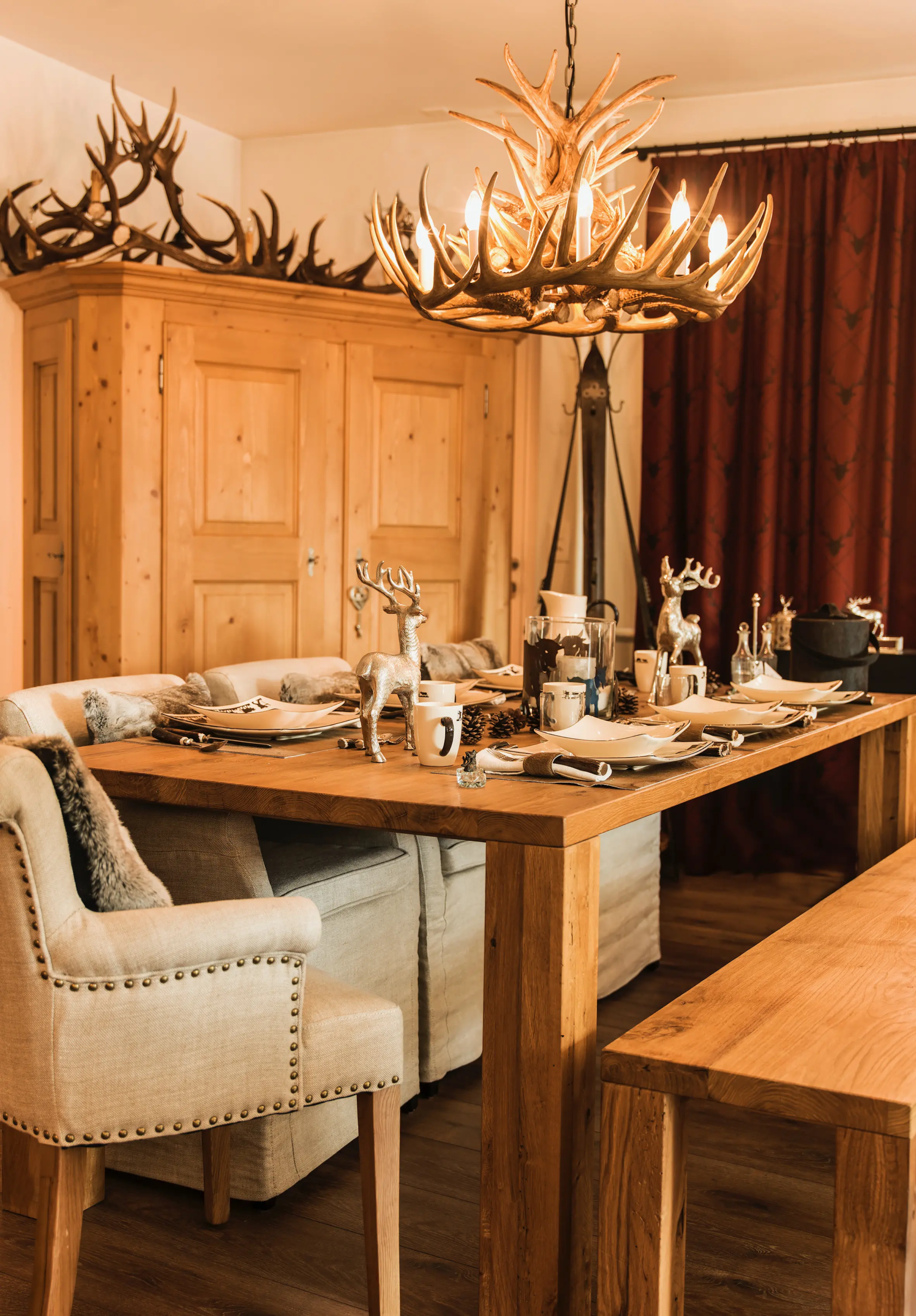 Edelwiis Interiors Esstisch Ausstellung