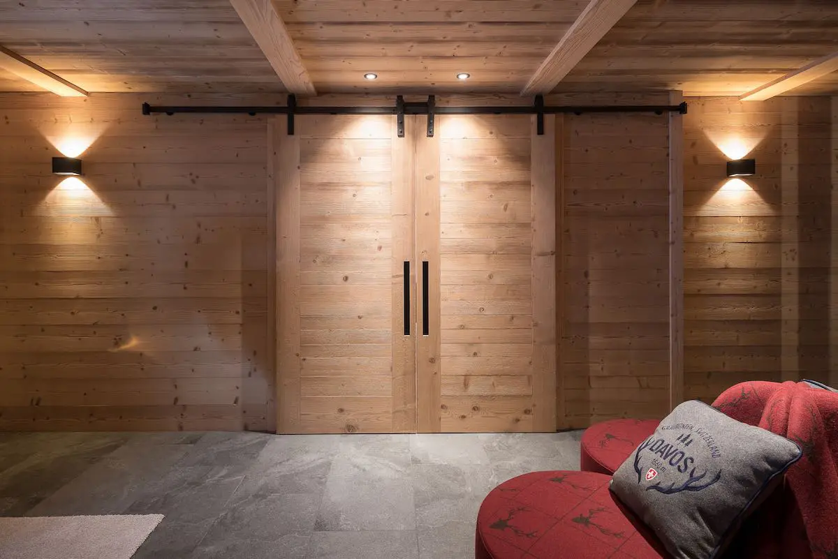 Edelwiis Interiors Schrank