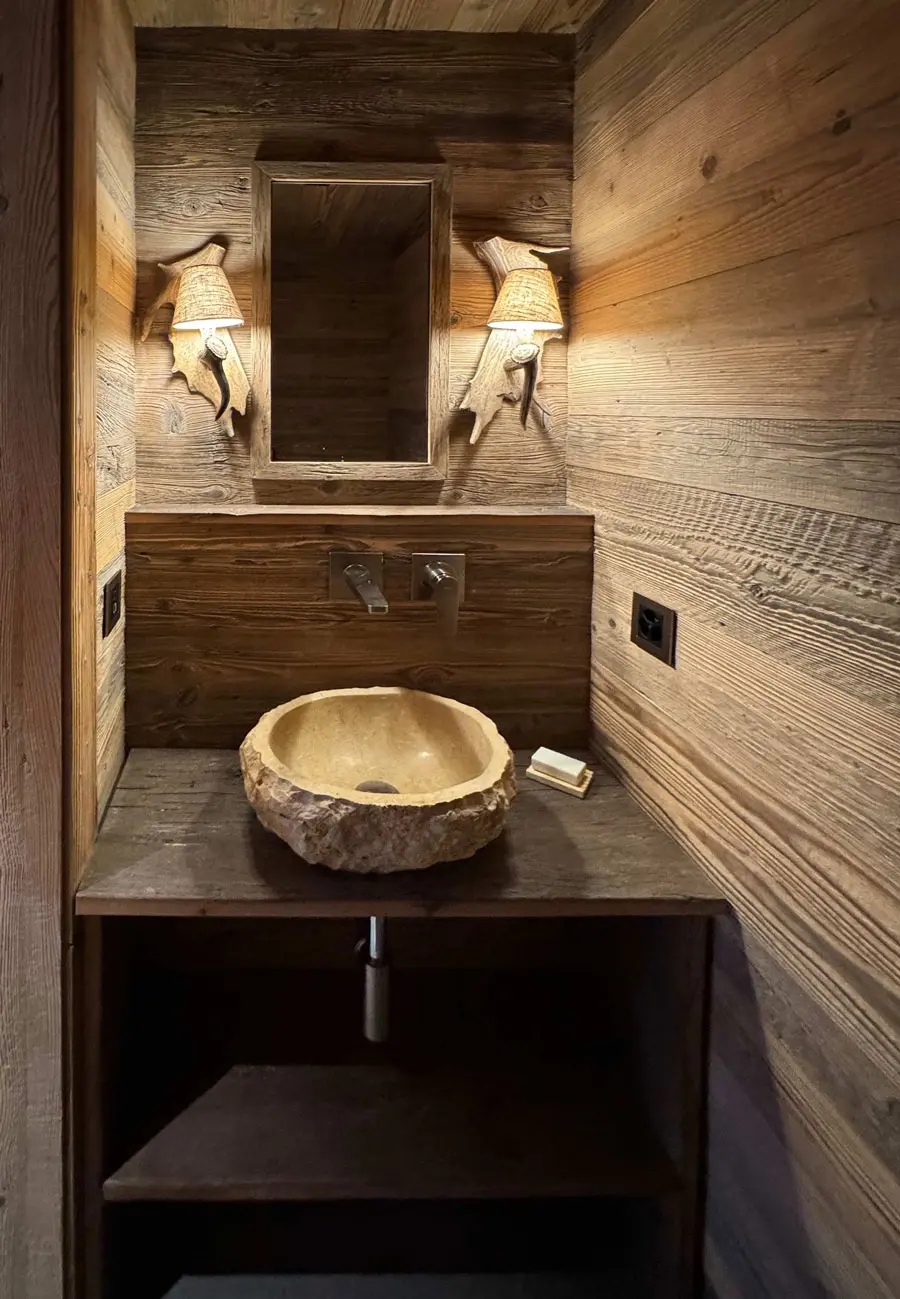 Edelwiis Interiors Bad