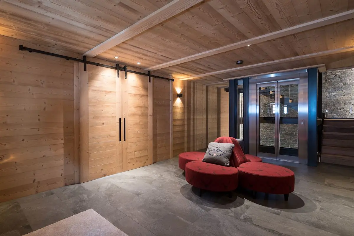 Edelwiis Interiors Schrank