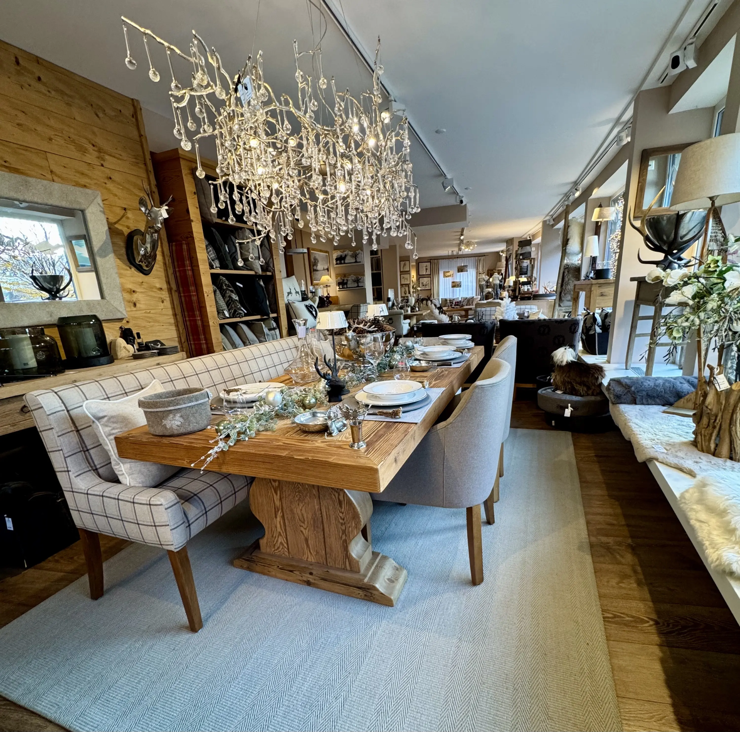 EdelwiisInteriors_Showroom_01