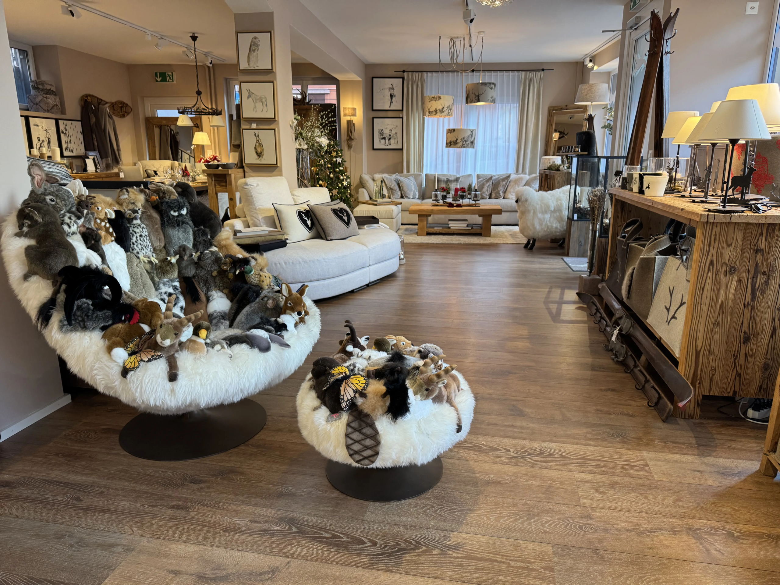 EdelwiisInteriors_Showroom_02